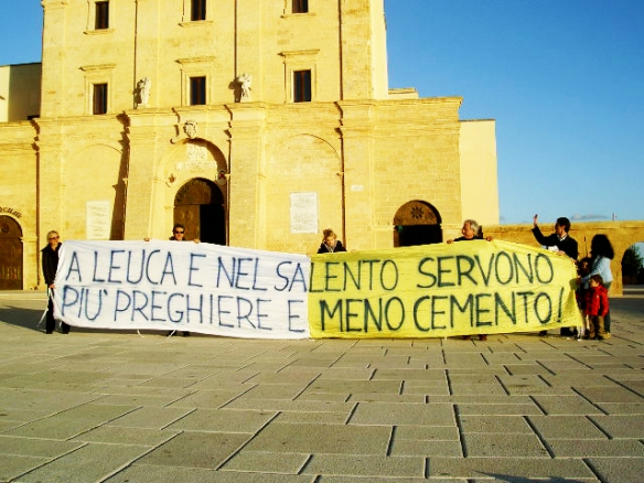 Sit-in per salvare il Santuario di Leuca.